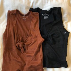 2 pack of Tie Front Crop Tops